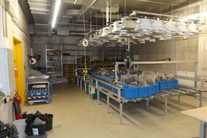 Pflanzenaufzuchtanlage mit Zubehör, Umbau zur Testanlage für vertical Farming FarmBot Genesis XL